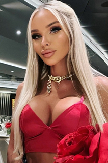 Jolie fille anna de warszaw avec Blond cheveux, âge 37