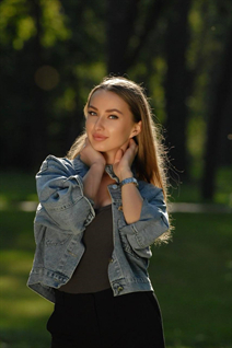 Date fille ukrainienne alla de kyiv avec Chatain clairs cheveux, âge 36