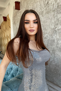 Ukraine girl online karyna from kharkov with Dark Brown hair age 19