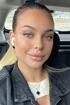 Single Ukrainian bride oleksandra from kiev with Blonde hair age 22 photo-1