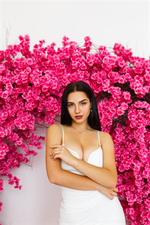 Dating a ukrainian woman eva from kremenchuk with Dark Brown hair age 22