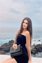 Beautiful woman of ukrainian daryna from kiev with Dark Brown hair age 21 photo-3