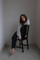 Dame ukrainienne yelyzaveta de kiev avec Brunette cheveux, âge 21 photo-5