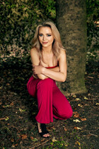 hull bride daina with Blonde hair age 42 photo-16