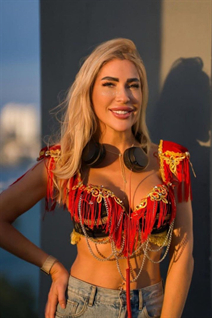 Impresionante novia ucraniana eleonora de kyiv con pelo Rubio y edad 42