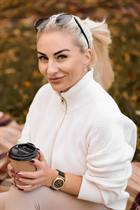 Beautiful single ukrainian woman yuliia from zhytomyr with Blonde hair age 38 photo-3