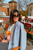 Dating a german girl elena from munich with Black hair 37 years old photo-9