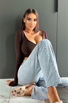 Dating a ukrainian girl lesya from kiev with Dark Brown hair age 32 photo-6