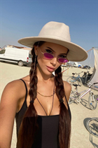 Girl from new york dariia with Dark Brown hair age 27 photo-6