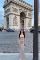 Femme parfaite olesya de paris avec Chatain clairs cheveux, âge 19 photo-4