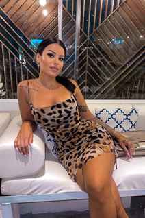 Fille de zagreb victoria aux cheveux Noirs, age 28