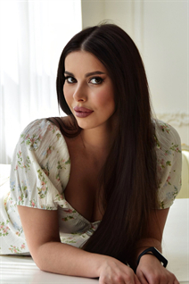 Dame ukrainienne katerina de berlin avec Brunette cheveux, âge 35