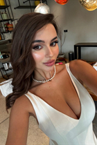 bali bride iryna with Light Brown hair age 28 photo-2