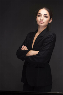Dame ukrainienne amalia de new york avec Brunette cheveux, âge 34