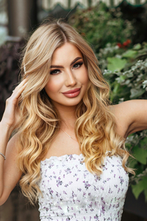 Dating a ukrainian woman yana from dnepr with Blonde hair age 36