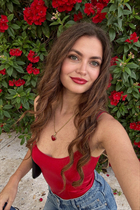 bath bride yullia with Light Brown hair age 34 photo-1