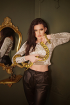 Ukrainian girl julia from kharkiv with Dark Brown hair age 26 photo-5