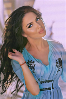 Ukrainian single woman inna from kiev with Black hair age 27