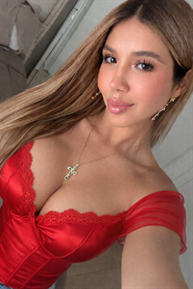 Fille de barcelona juliette aux cheveux Chatain clairs, age 29