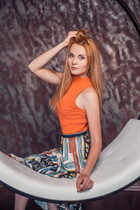 Dama de Ucrania yuliya de nikolaev con pelo Marrón claro y edad 33 photo-3