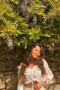 Chica de palermo valeria con pelo Marrón oscuro y edad 30