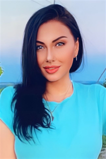 gera lario bride julia with Black hair age 36