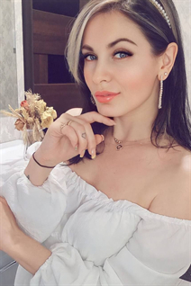 Chica ucraniana oleksandra de poltava con pelo Marrón claro y edad 36