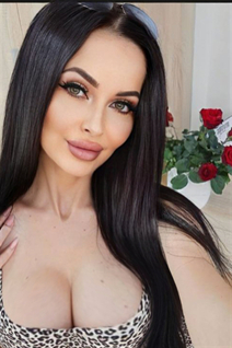 Date ukrainian girl irina from lutsk with Black hair age 36