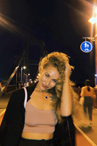 Mujer perfecta irina de zurich con pelo Rubio y edad 30 photo-15