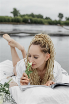 Jolie fille lyudmila de warsaw avec Chatain clairs cheveux, âge 43 photo-4