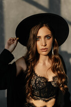 Date ukrainian olena from kherson with Light Brown hair age 29 photo-1