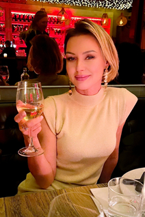 Perfect woman svetlana from amsterdam with Blonde hair age 47