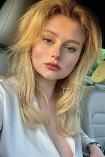 Jolie femme ukrainienne katherine de kyiv avec Blond cheveux, âge 26