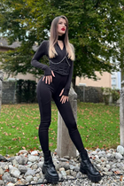 Girl from kadiz kateryna with Light Brown hair age 34 photo-3