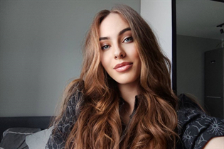 Dating a german girl varvara from berlin with Light Brown hair 20 years old photo-59