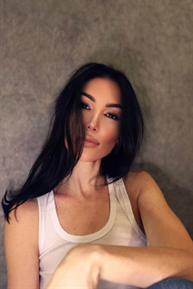 Single ukrainian lady ekaterina from horishni plavni with Black hair age 42