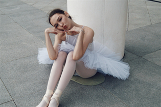 Femme parfaite kristina de astana avec Chatain clairs cheveux, âge 22 photo-7