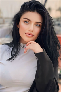 Perfect woman daria from vienna with Black hair age 30