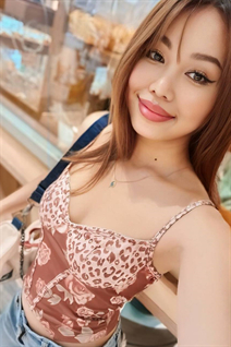 Fille de bangkok matthana aux cheveux Noirs, age 33