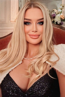 German woman anna from hamburg with Blonde hair 38 years old