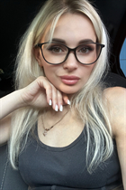 Femme ukrainienne anastasiia de nikolaev avec Chatain clairs cheveux, âge 34