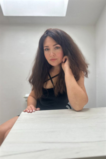 Novia por correo ucraniana nadiia de kiev con pelo Marrón oscuro y edad 48