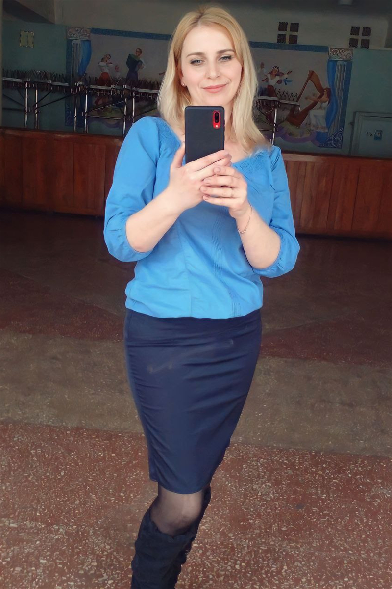 Cute Victoria (44 y.o.) from Novoukrainka with Blonde hair - ID 716942 ...