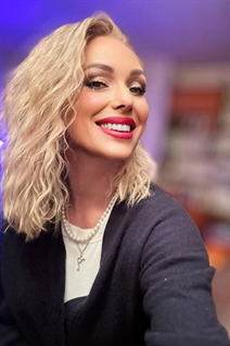 Jolie femme allemande yanina de berlin avec Blond cheveux 46 ans