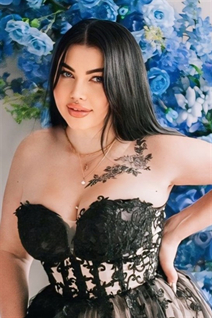 Jolie fille ukrainienne oksana de mykolaiv avec Noirs cheveux, âge 31