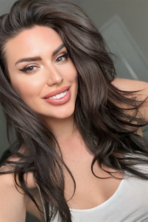 Bride from los angeles oleksandra with Dark Brown hair age 31
