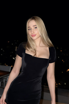 Jolie fille valeriia de richmond avec Blond cheveux, âge 26 photo-7