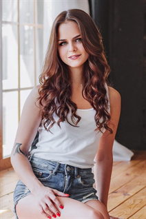 Dating a ukrainian woman alina from nikolaev with Black hair age 31