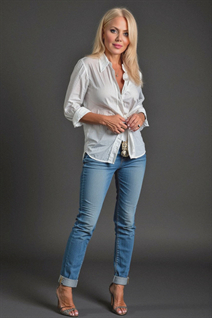 Salir con chica ucraniana natalia de kyiv con pelo Rubio y edad 59