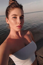 Ukranian bride katerina from kherson with Black hair age 23 photo-6